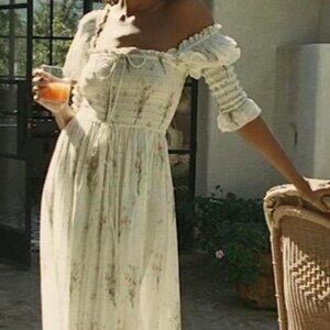 Dôen bijou in painted floral bouquet